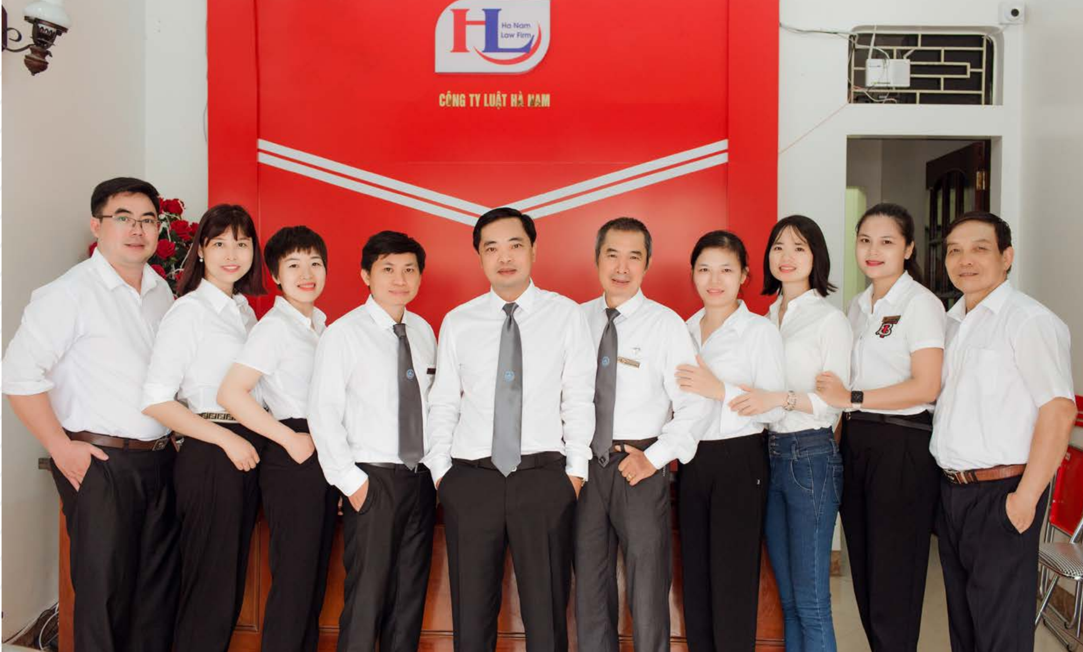 Ảnh tập thể đội ngũ CÔNG TY LUẬT TNHH NINH BÌNH